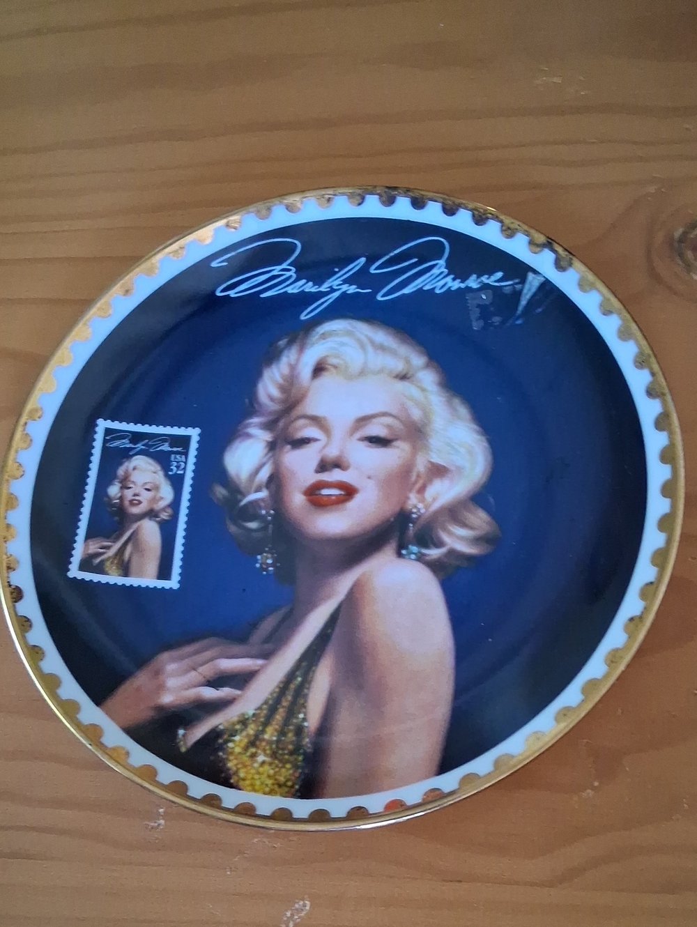 Marilyn Monroe Collector Plate - Navy & Gold Portrait